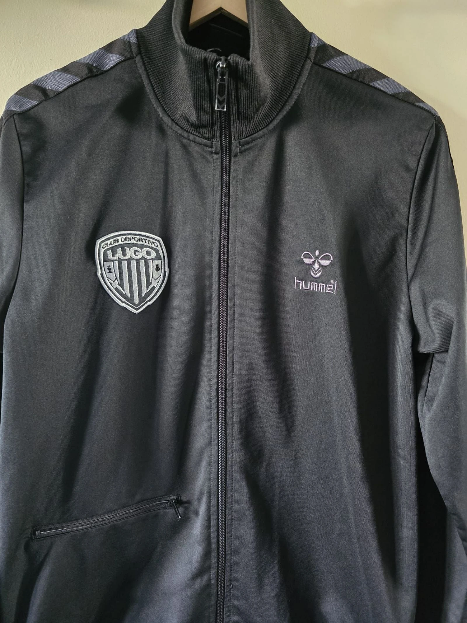 Chaqueta Himno/Prematch CD Lugo Hummel 17/18 - Talla L